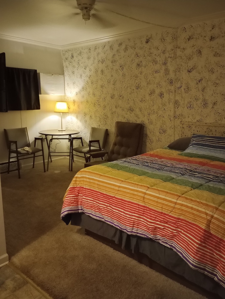 Harbor Beach Inn - photo 9