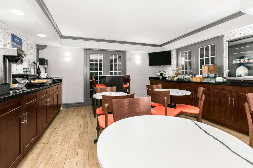 Baymont by Wyndham Austin University Area - photo 15