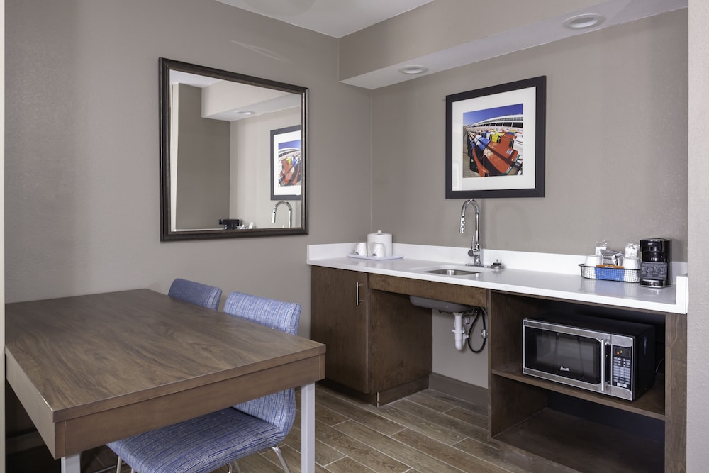 Hampton Inn & Suites Concord Charlotte - photo 14