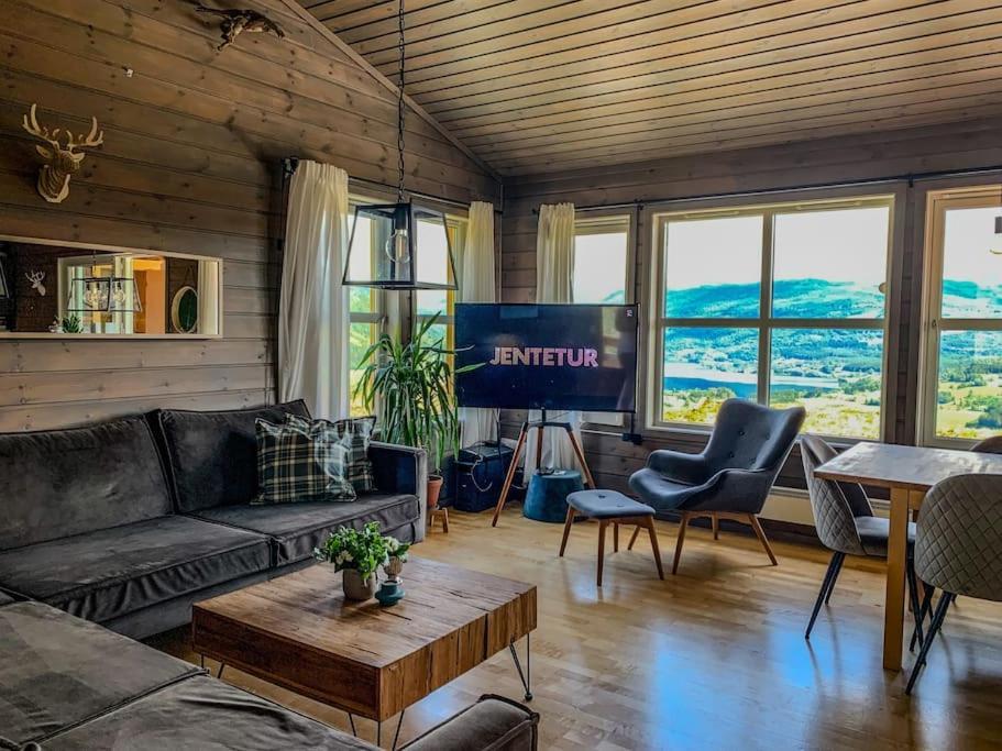Spacious cabin with a fabulous view and a sauna — 4-Star Luxury Hotel in Voss, Norway