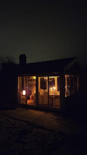 Stor enebolig med flott hage og sommerstue in Arendal, Norway