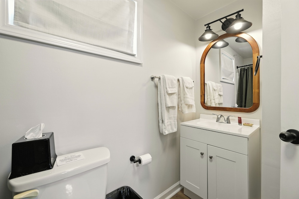 Hillside Motel LLC - photo 109