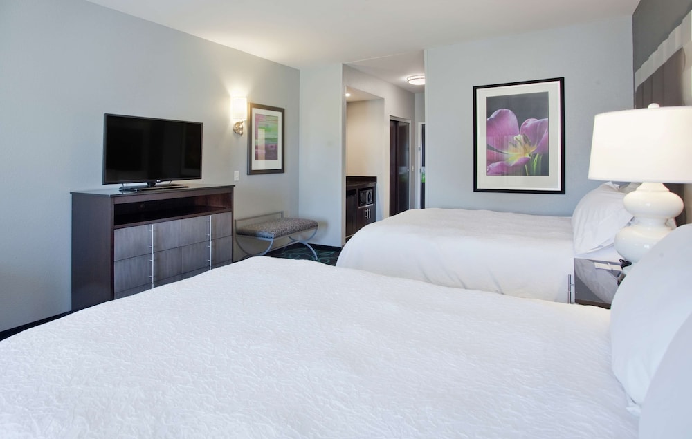 Hampton Inn Kearney - photo 15