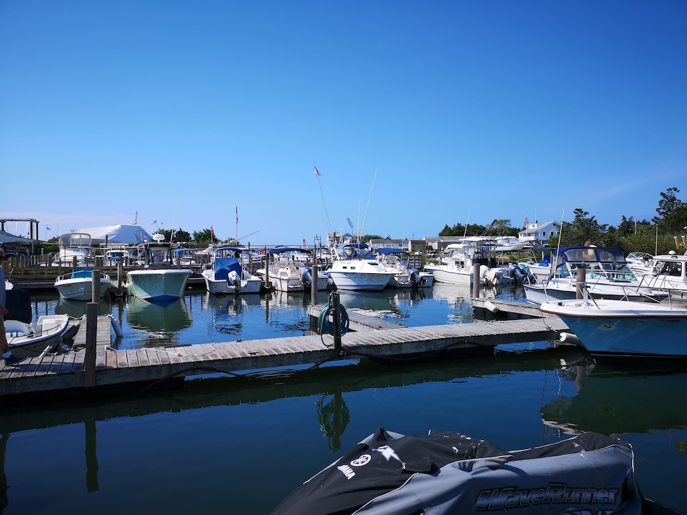 Baywatch Hotel & Marina - photo 43