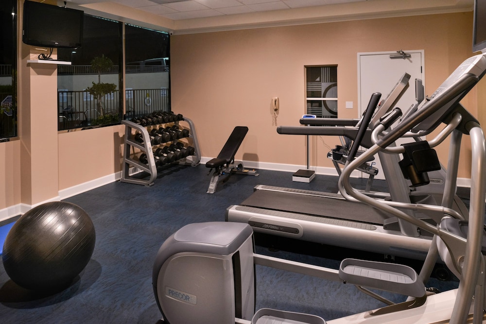 Holiday Inn Express & Suites Pasadena Los Angeles by IHG - photo 41