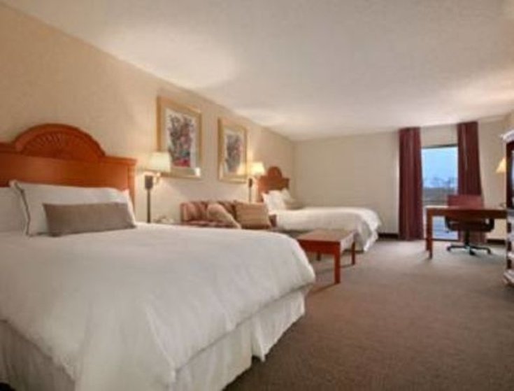 Plaza Hotel and Suites - photo 15