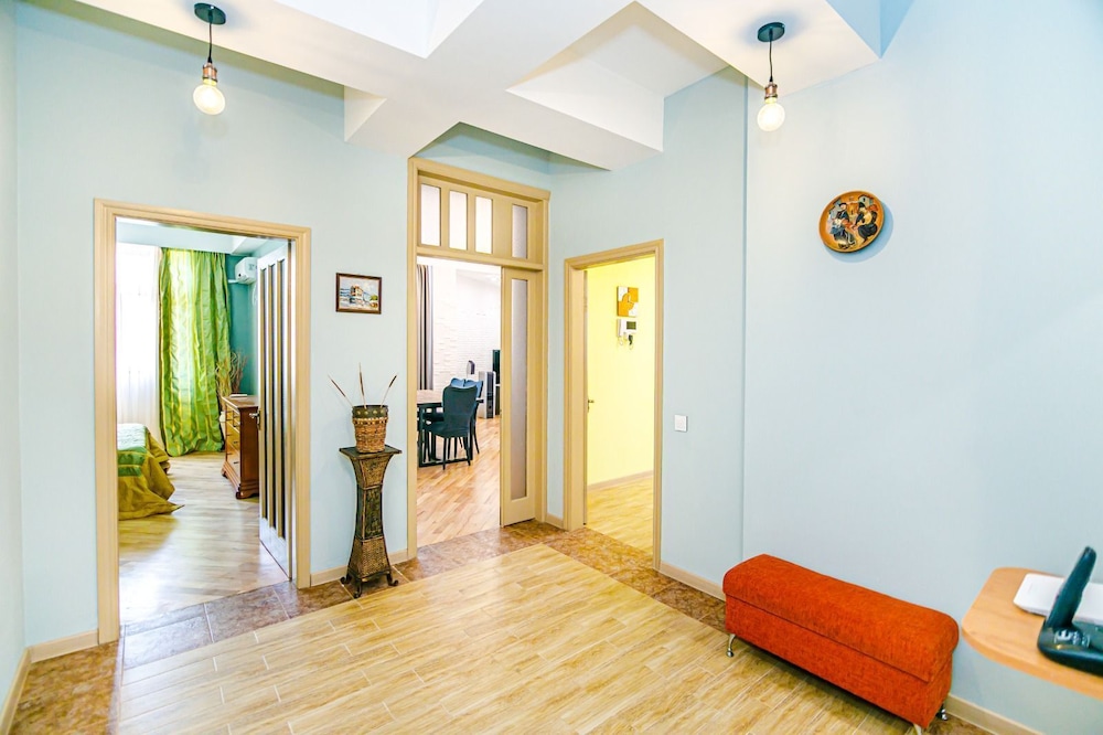 Porto Pizza Luxury Apartment — 4-Star Luxury Hotel in Baku, Azerbaijan