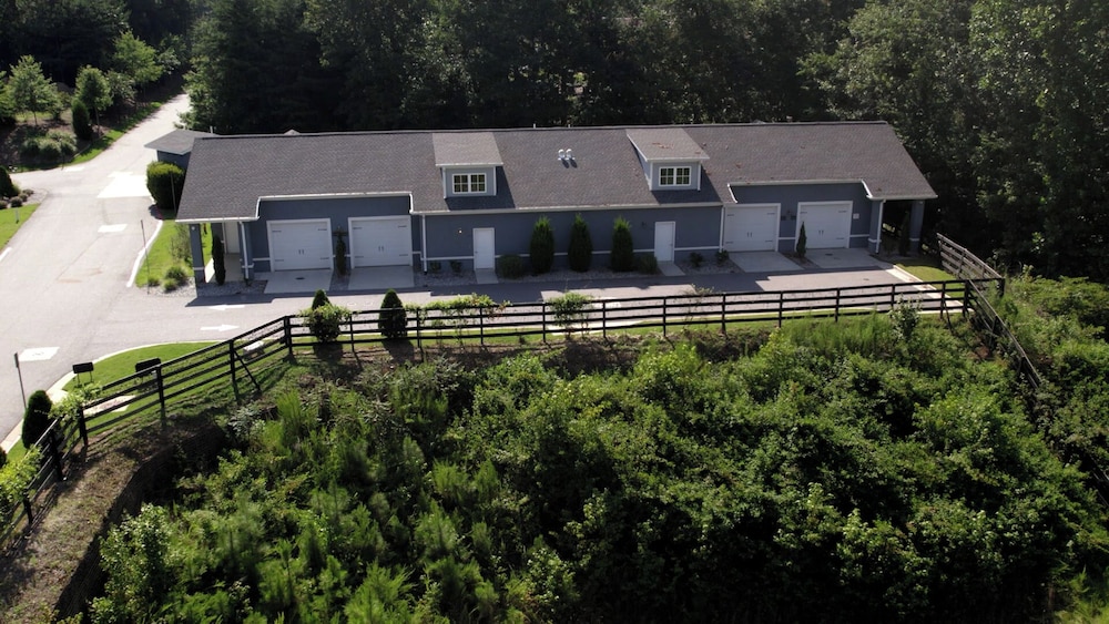 Belamere Swimming Pool Suites - photo 20