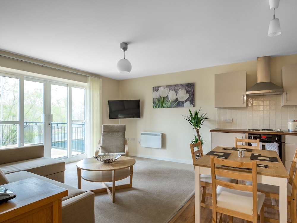 Luxury 2 Bed Riverside — 4-Star Luxury Hotel in Bedford, United Kingdom