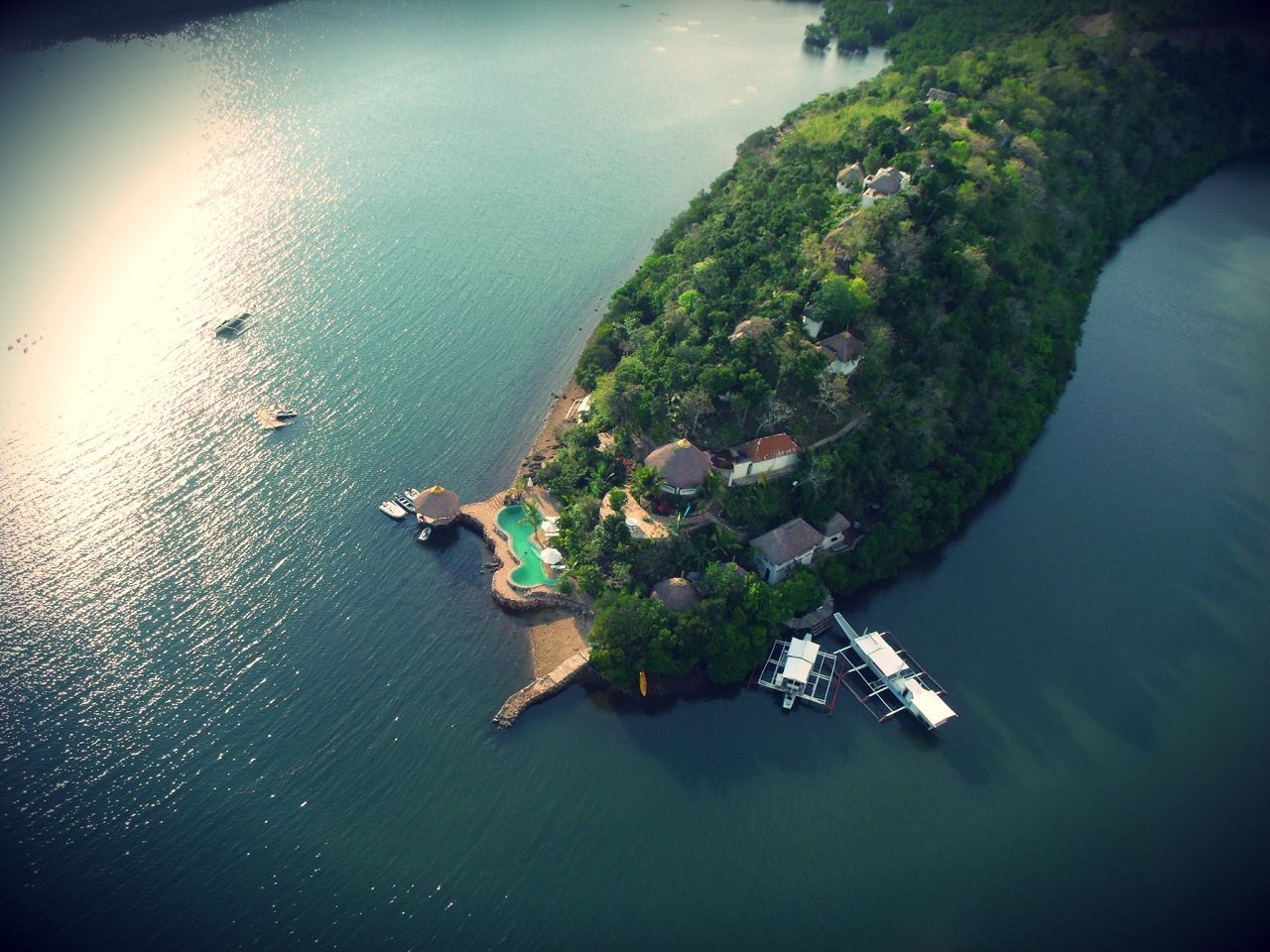Marina del Sol Resort & Yacht Club - carbon neutral hotel in Busuanga