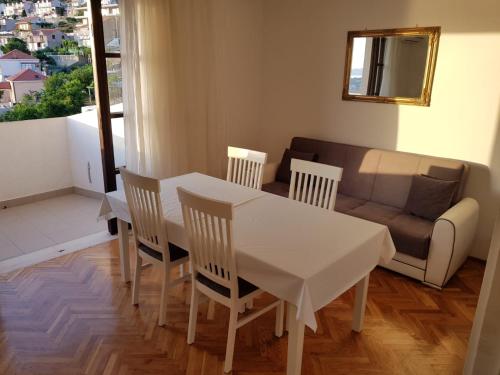 Apartment Anet with free parking