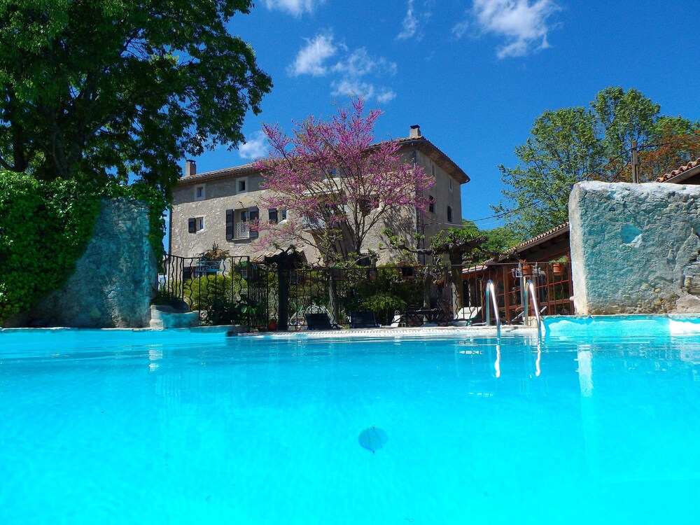 Logis Des Magnans Gîte Confort — 4-Star Luxury Hotel in Sauve, France