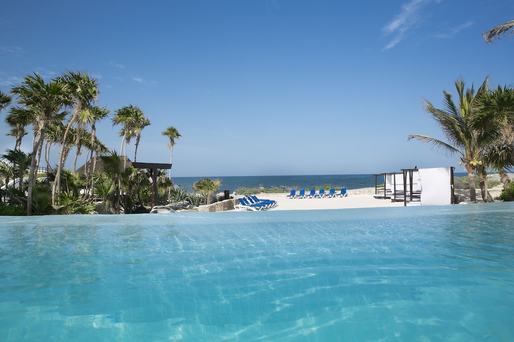 Infinity pool