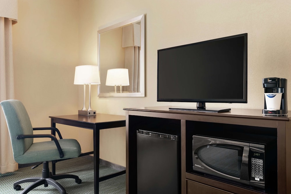 Hampton Inn & Suites Mount Joy Lancaster West - photo 17