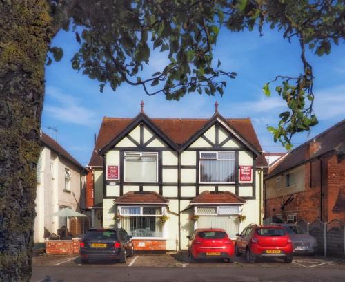 The Tudor Lodge — 4-Star Luxury Hotel in Skegness, United Kingdom