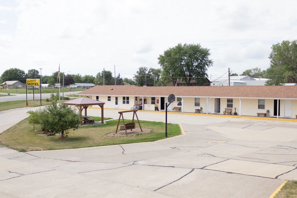Hawkeye Motel - photo 28