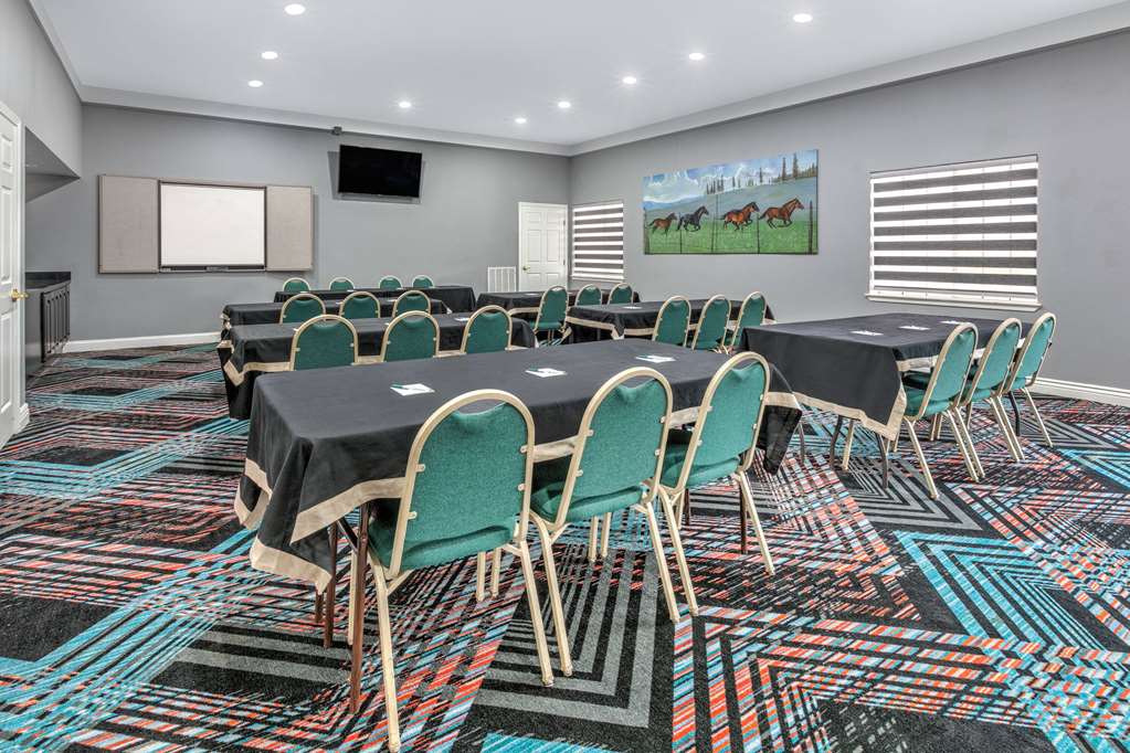 La Quinta Inn & Suites by Wyndham Weatherford - photo 17