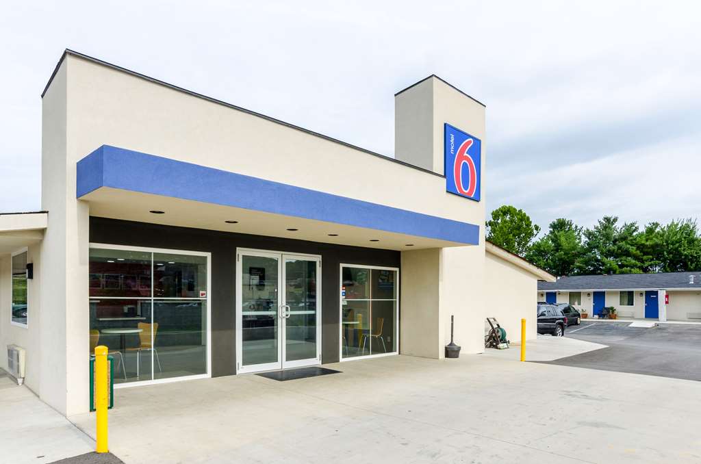 Motel 6 Troutville VA - featured photo