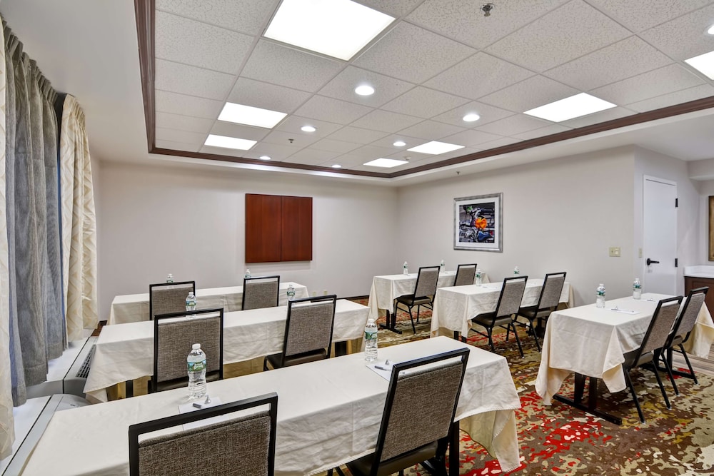 Hampton Inn Albany Wolf Road - photo 31