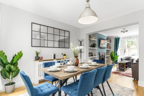 Elegant Hither Green Family Home — 4-Star Luxury Hotel in London, United Kingdom