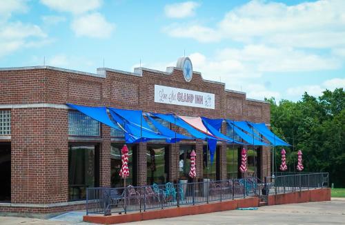 Lone Star Glamp Inn - featured photo