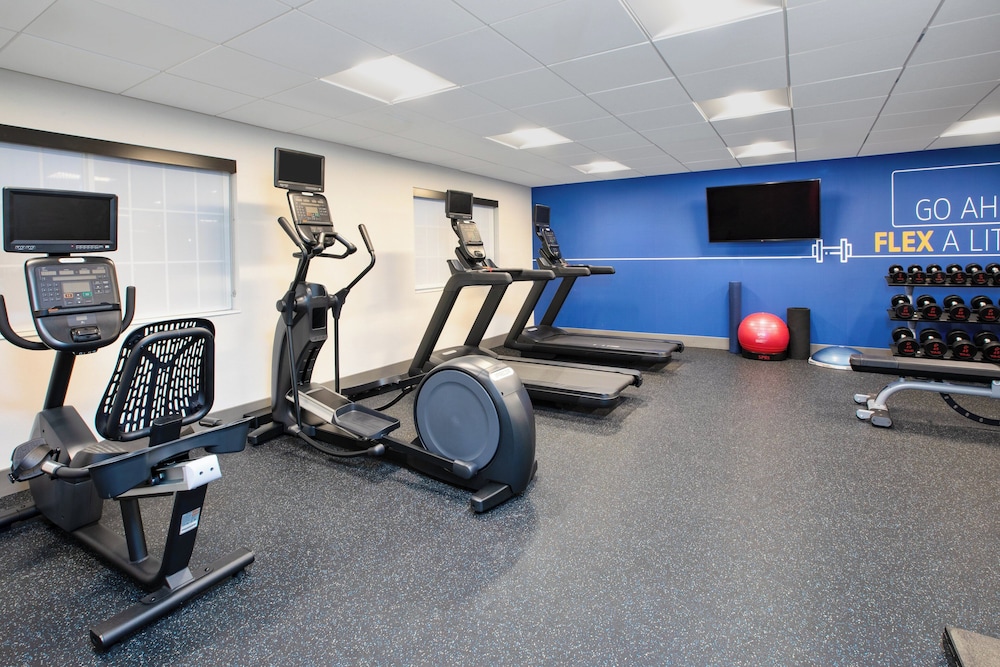 Holiday Inn Express Hotel & Suites Defiance by IHG - photo 12