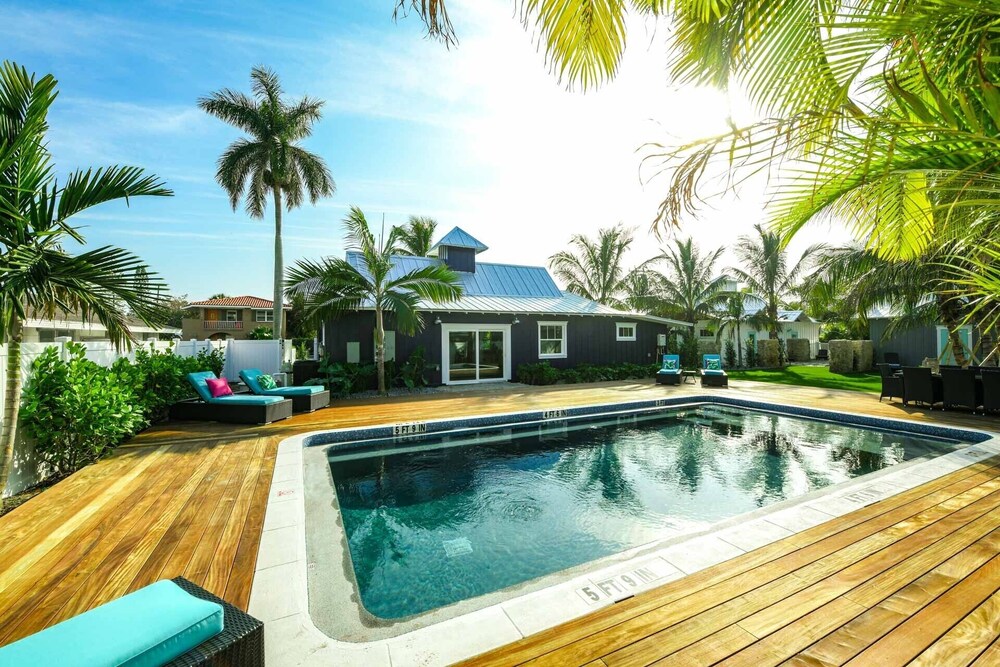 Islands West Resort Villas by AMI Locals - photo 3