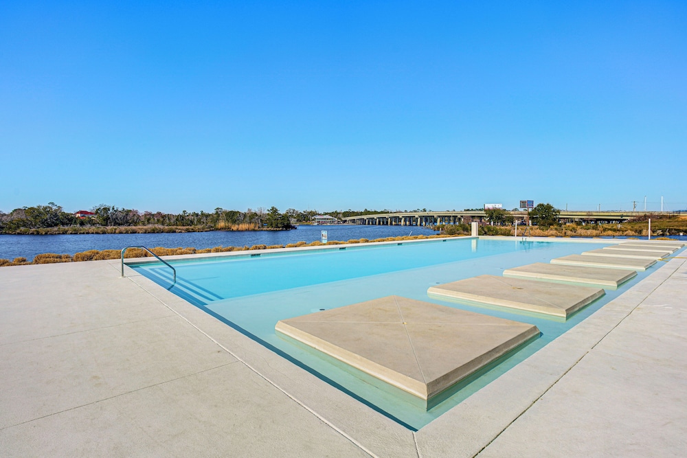 3 Mi to Gulfport Beaches: Waterfront 'casa Pesce' — 4-Star Luxury Hotel in Gulfport, United States