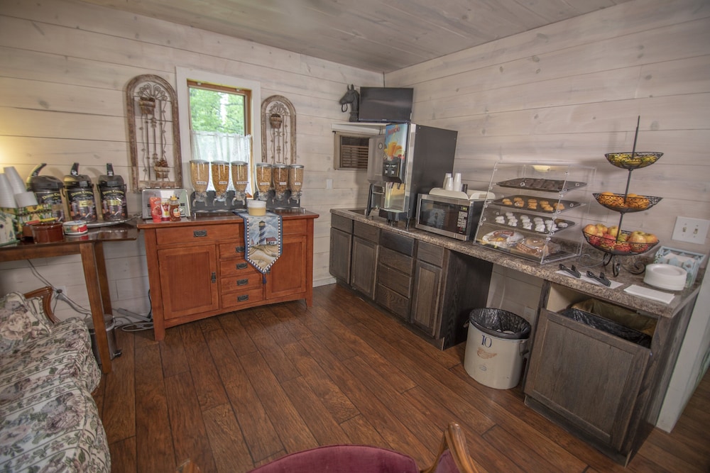 Coachlite Inn - photo 77