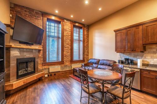 901 Fernie by StayIn — 4-Star Luxury Hotel in Fernie, Canada