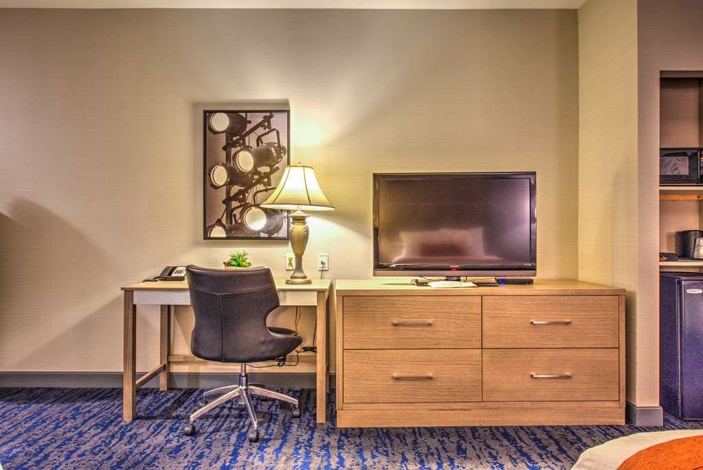 Best Western Plus Media Center Inn & Suites - photo 25