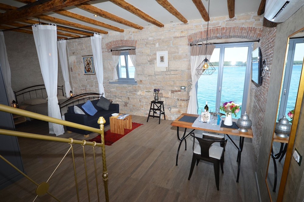 Arnolongo Apartments — 4-Star Luxury Hotel in Rovinj, Croatia