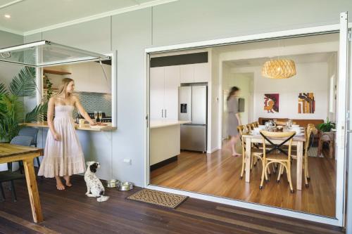 Moffat Beach Entertainer With Kids Retreat Walk To Beach — Caloundra