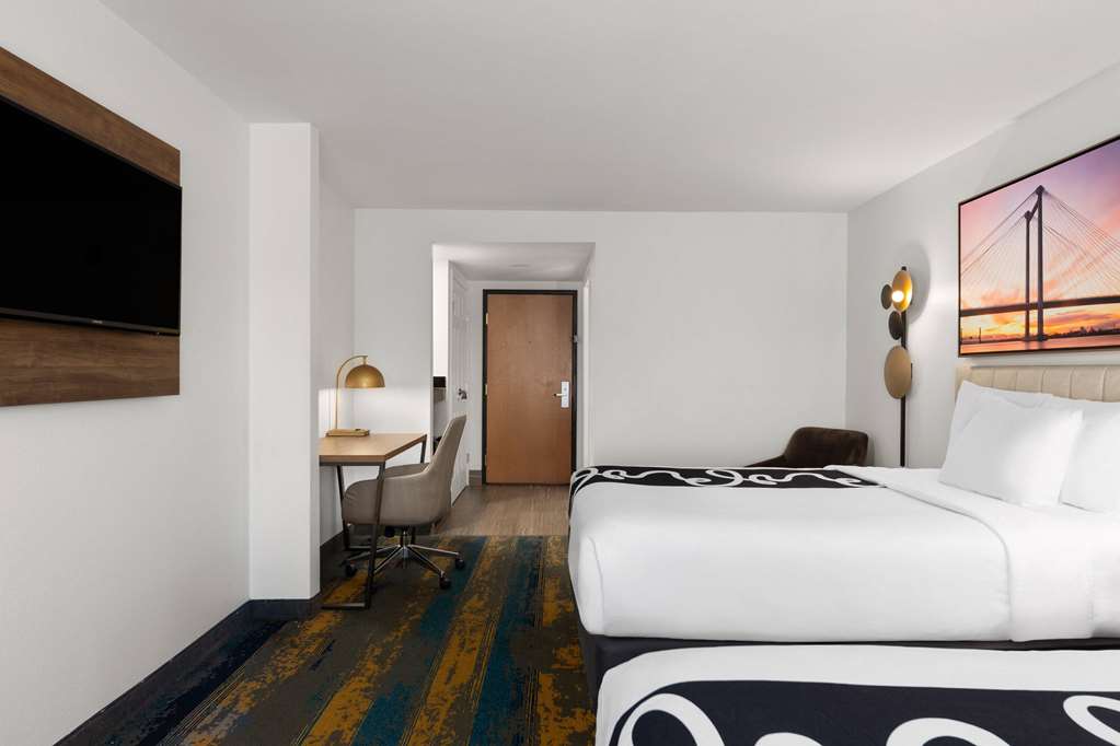 La Quinta Inn & Suites by Wyndham Kennewick - photo 18