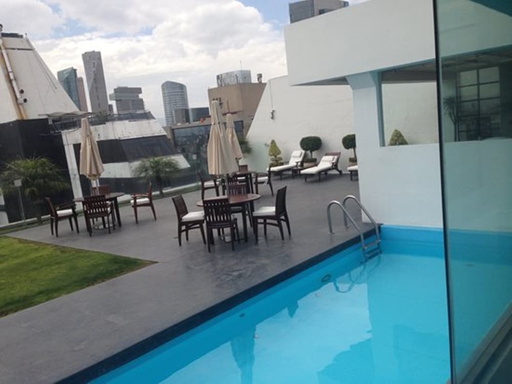 Poolside bar