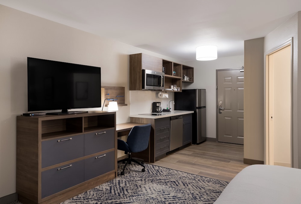 Candlewood Suites Lafayette River Ranch an IHG Hotel - photo 12