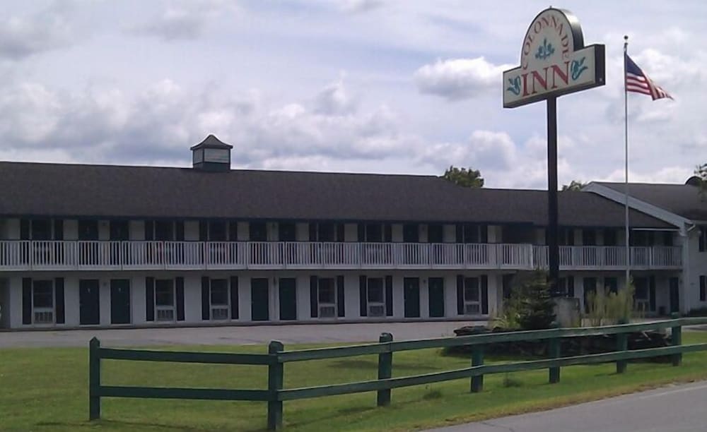 Colonnade Inn - photo 13