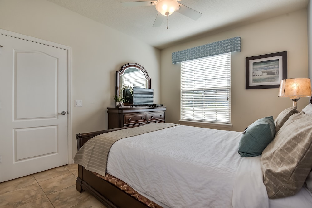 Townhome W private Pool & Free On site Water Park - photo 4