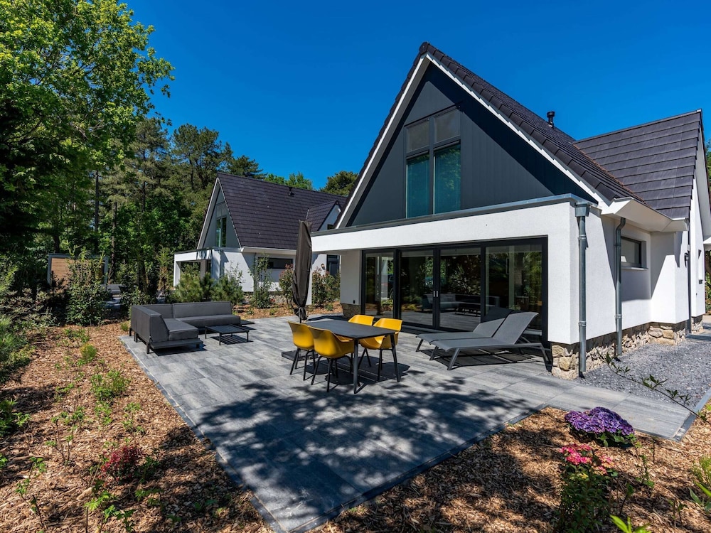 Chalet in Texel near Forest & Beach — 4-Star Luxury Hotel in Den Burg, Netherlands