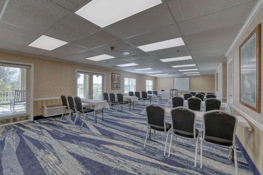 Comfort Suites Appleton Airport - photo 67