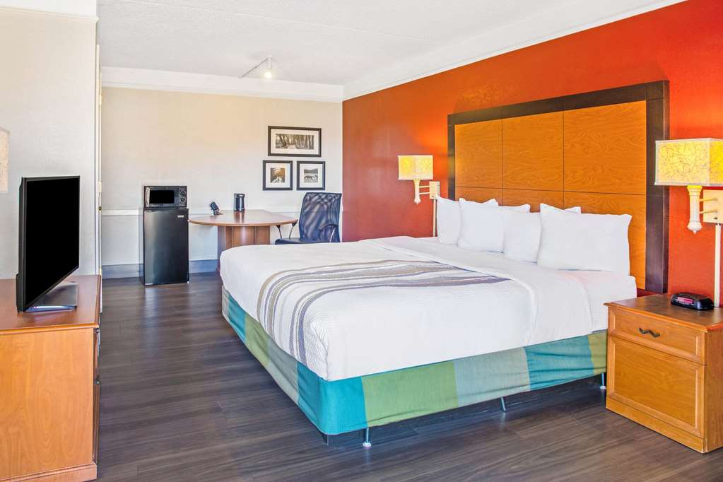 La Quinta Inn by Wyndham Victoria - photo 33