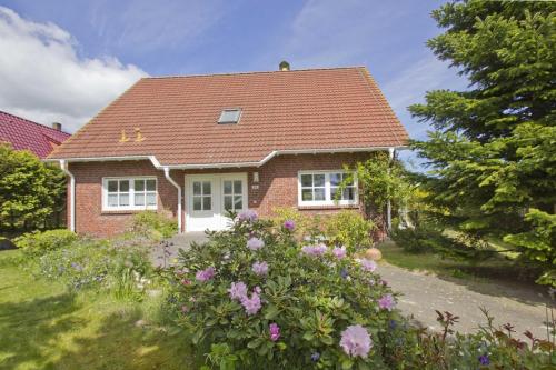 Ferienhaus Gisela Ferienwohnung Gartenblick — 4-Star Luxury Hotel in Putbus, Germany