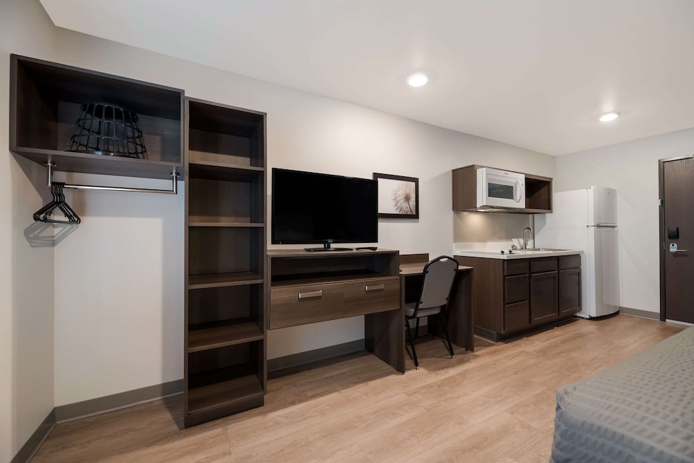 WoodSpring Suites Phoenix Deer Valley - photo 11