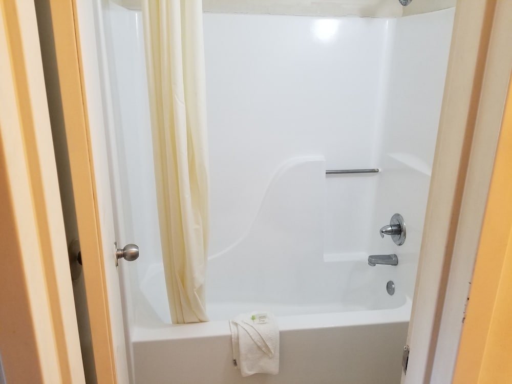 American Inn Chesapeake Portsmouth - photo 10