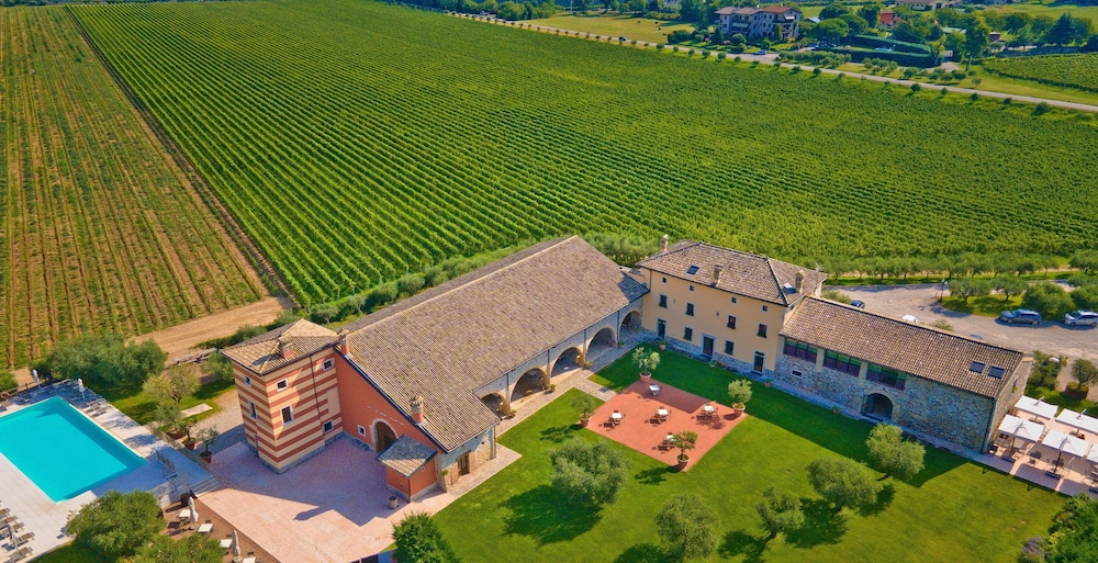 Tenuta La Presa - carbon neutral hotel in Caprino Veronese