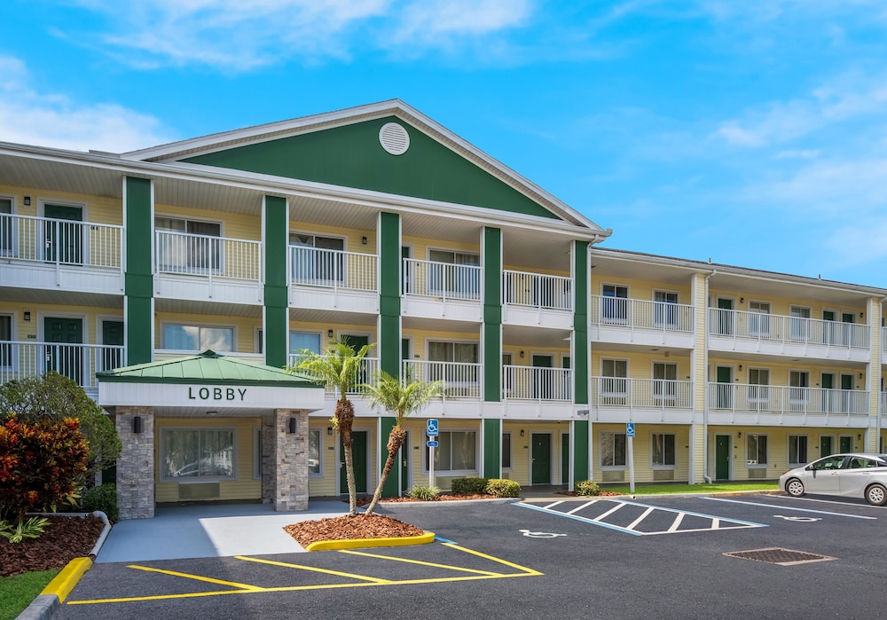 HomeTowne Studios Orlando UCF Area