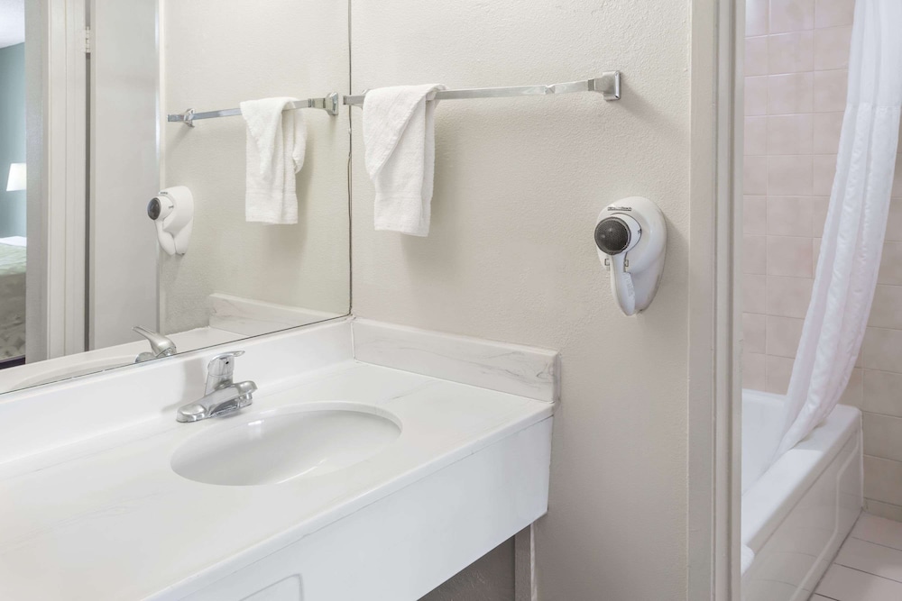 Days Inn by Wyndham San Bernardino - photo 10