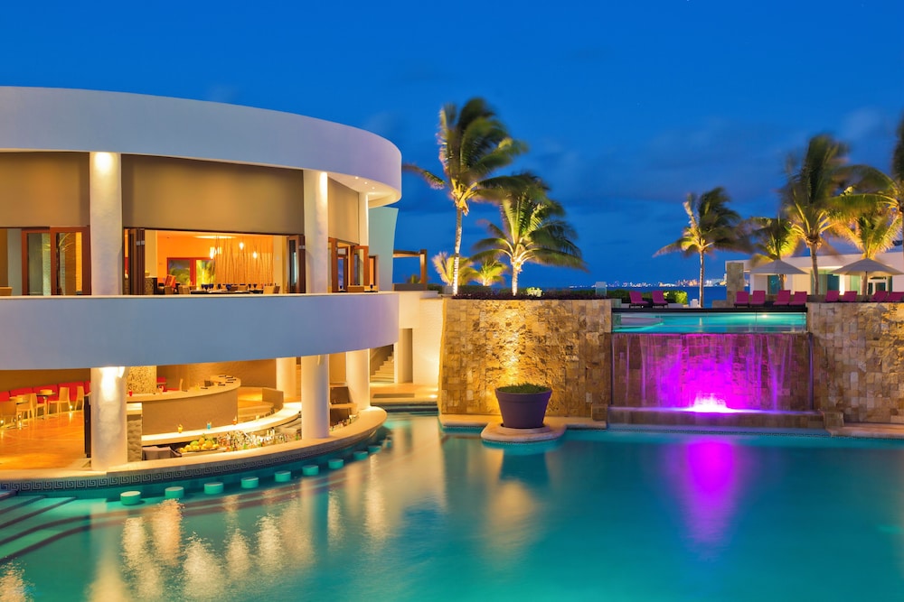 Pool waterfall