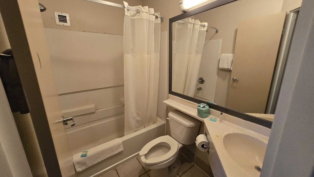 Copley Inn & Suites By OYO Akron OH - photo 24