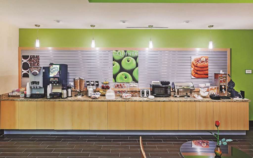 La Quinta Inn & Suites by Wyndham Pecos - photo 41